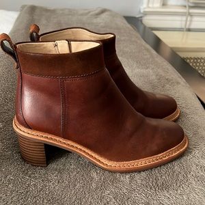 Leather boots light brown size 7 medium almost new